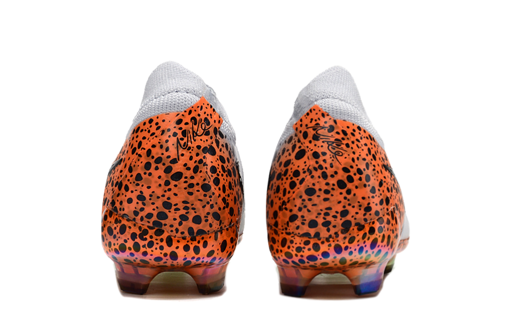 Nike Phantom Luna 2 Elite Turf Football Boots + Exclusive Gifts