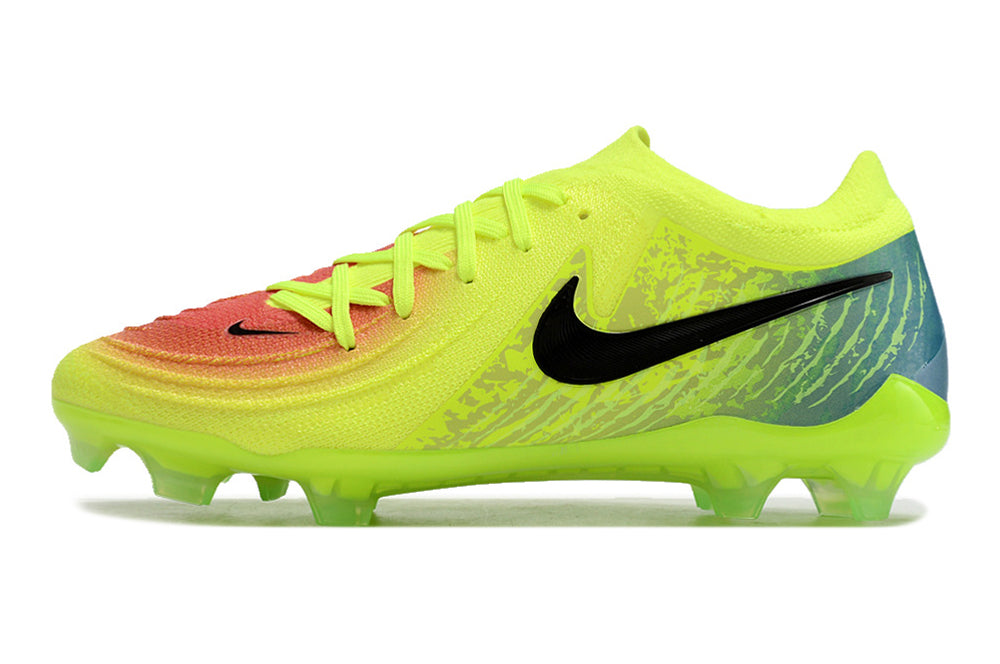Nike Phantom Luna 2 Elite Turf Football Boots + Exclusive Gifts